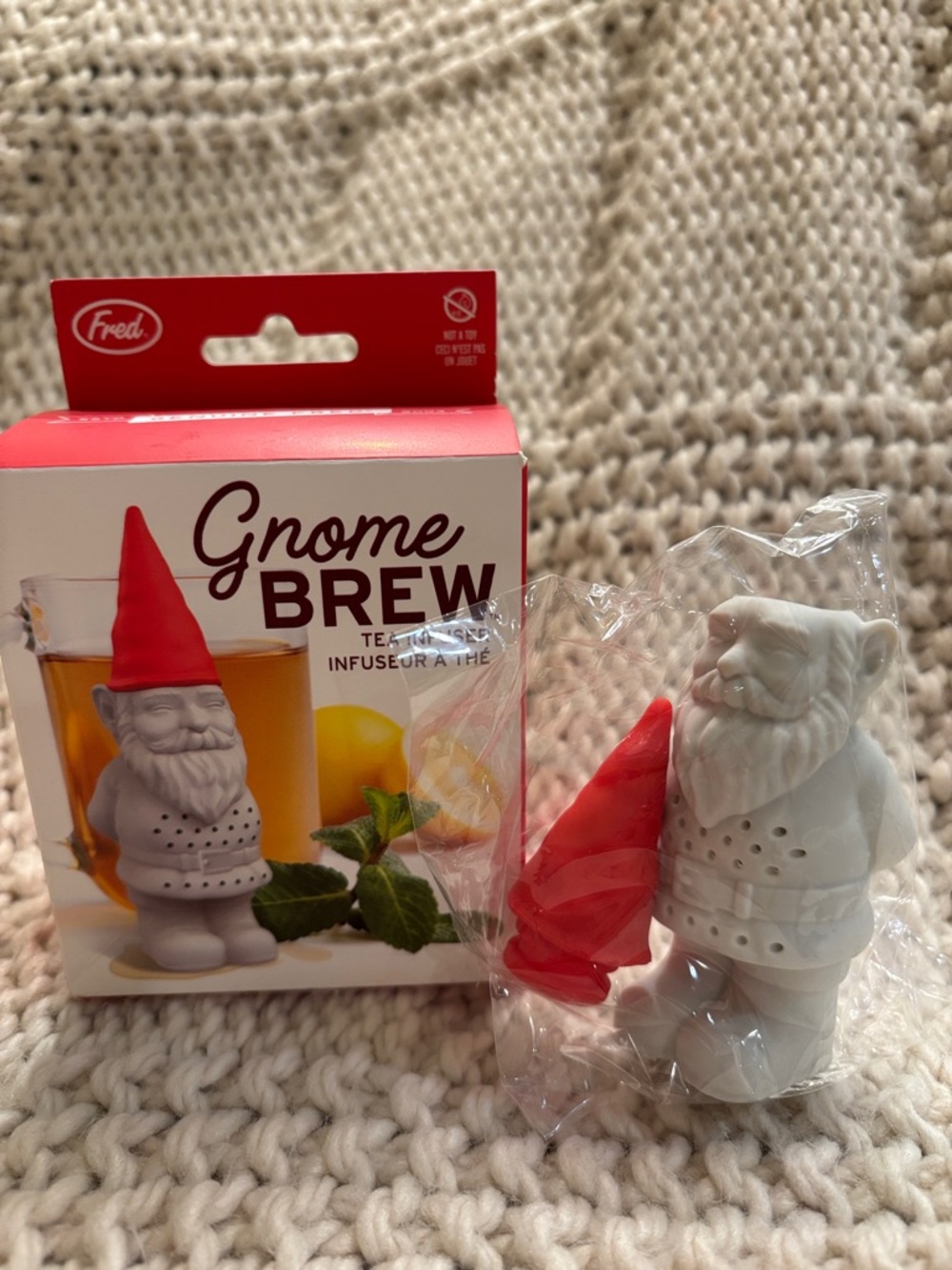 Fred White silicone Little Gnome Brew Tea Infuser with Red Hat NWT boxed
